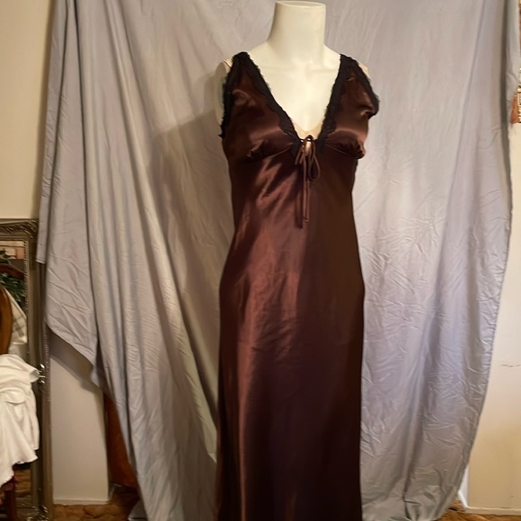 Nightgown chocolate satin - Picture 1 of 3